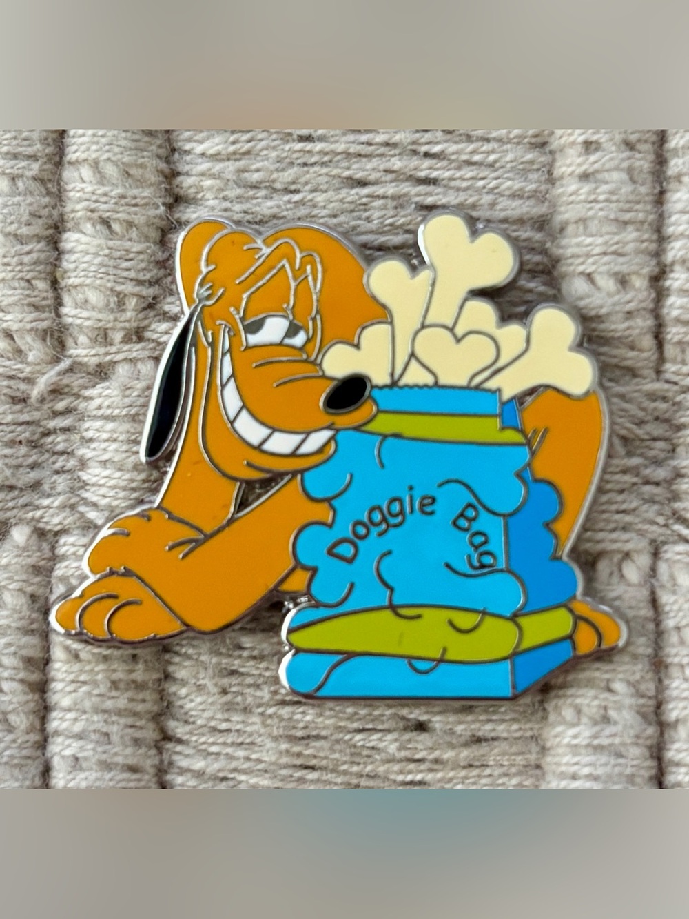 DISNEY 2005 AAA Travel Company Pluto Blue "Doggie Bag" Gift Pin